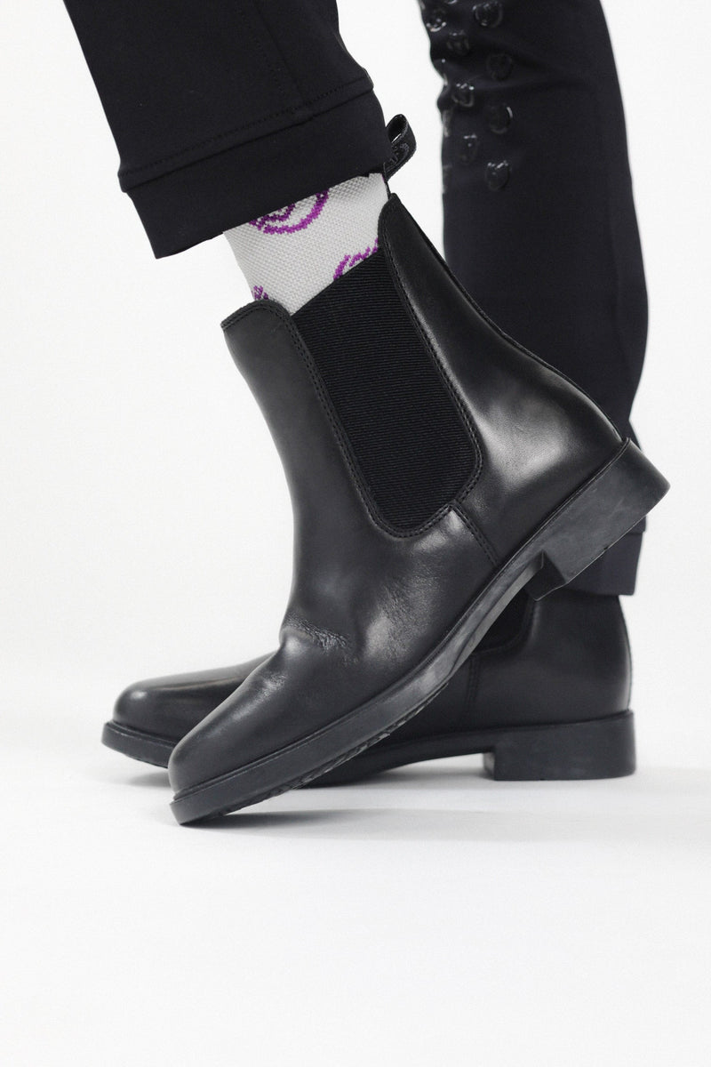 Close-up of Kids' Jodhpur Boot: Showing Black Leather Texture, Elastic Side Panel, and Low Heel