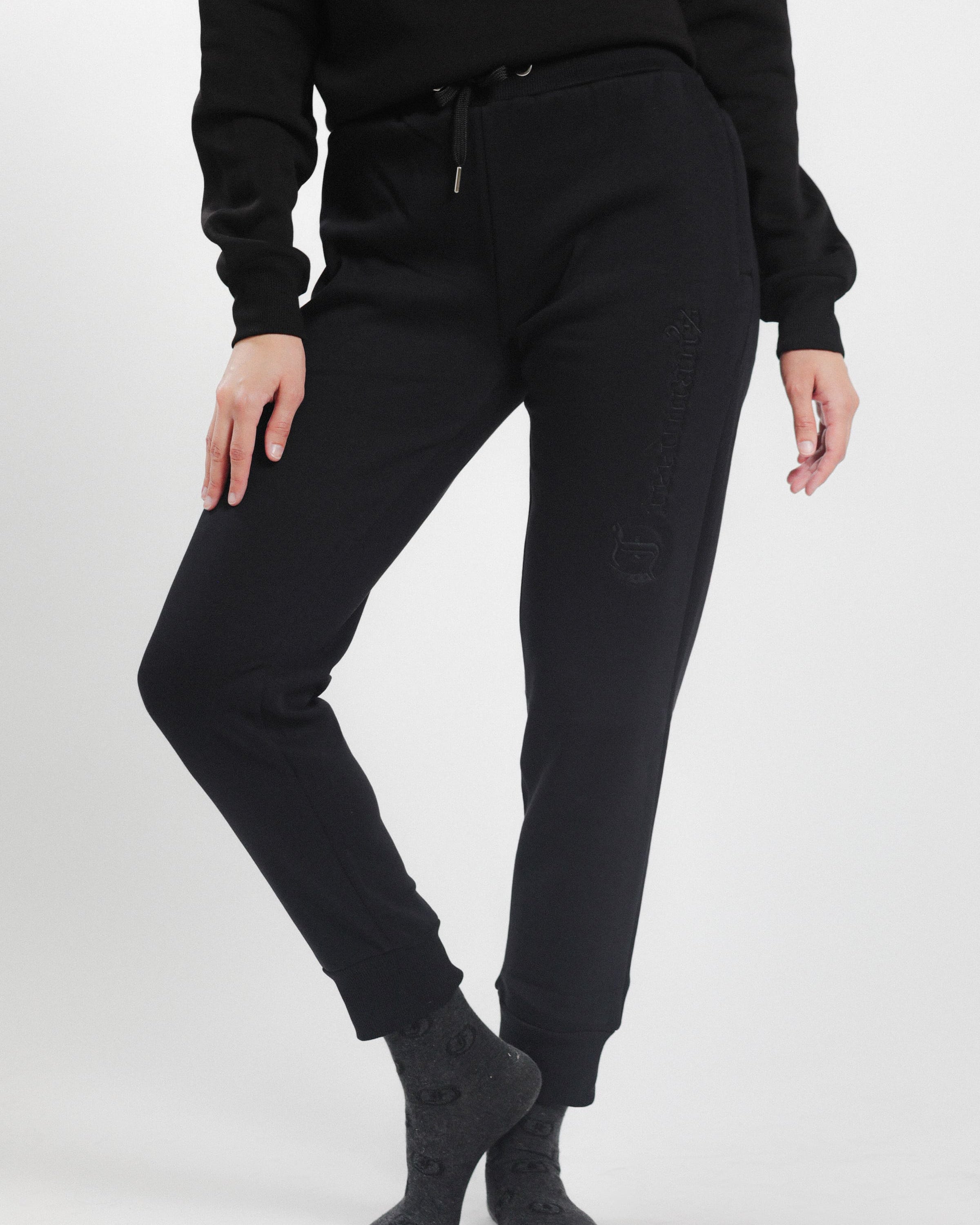 Ladies' Joggers Black frontFreedman's Ladies' Joggers: Black Joggers with Equestrian Style, Relaxed Fit, Soft Fabric, and Subtle Branding. Closer view