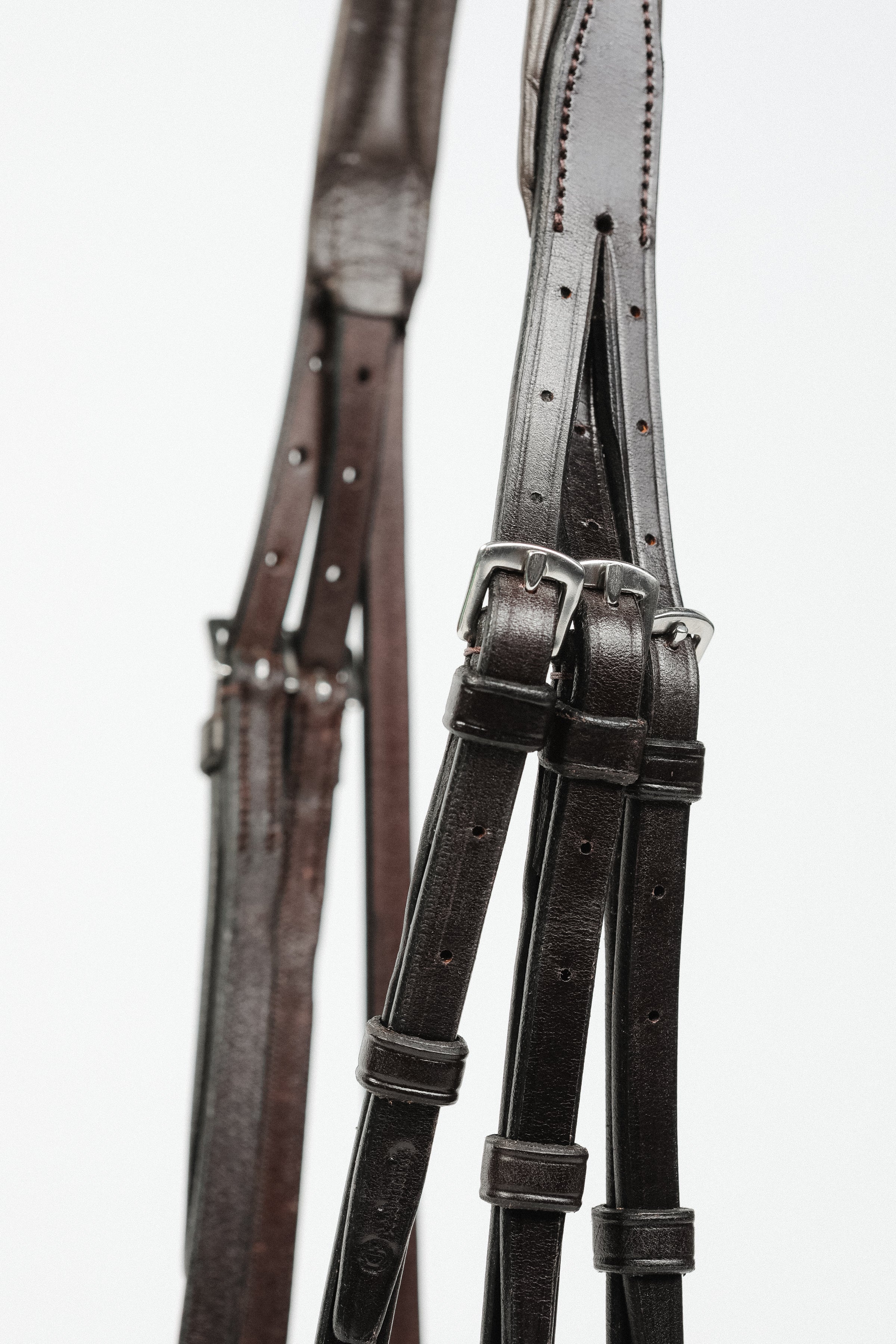 Image of Advantage Bridle Crown Cob Size, Showing Leather Grain and Adjustment Buckles